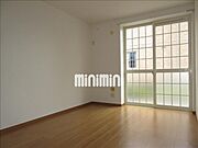格子窓がおしゃれな洋室