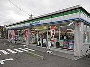 コンビニ「ファミリーマートまで310m」