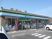 コンビニ「ファミリーマートまで470m」
