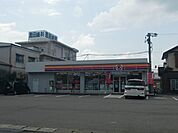 コンビニ「ファミリーマートまで160m」