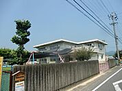 幼稚園、保育園「西郷保育園まで2700m」