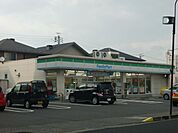 コンビニ「ファミリーマートまで190m」