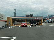 コンビニ「セブンイレブンまで300m」