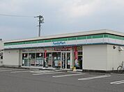 コンビニ「ファミリーマートまで220m」
