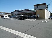 コンビニ「セブンイレブンまで300m」