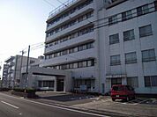 病院「平野総合病院まで3300m」