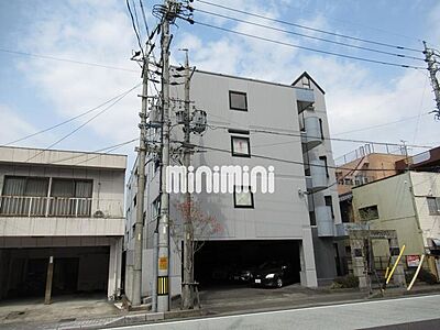 外観:鉄骨造の単身用マンション 外観:鉄骨造の単身用マンション