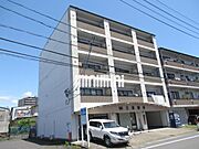 コンビニ、スーパーなど近く生活便利な立地です。