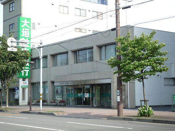 画像22:銀行「大垣共立銀行加納支店まで688m」