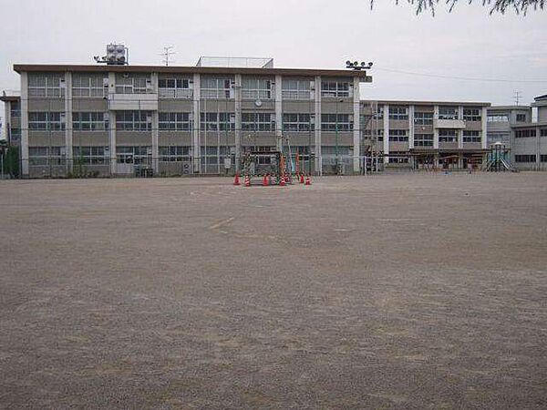 画像25:小学校「岐阜市立本荘小学校まで235m」