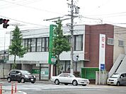 銀行「大垣共立銀行まで650m」