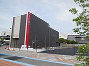銀行「十六銀行まで120m」