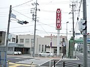 銀行「十六銀行まで410m」