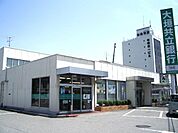 銀行「大垣共立銀行まで580m」