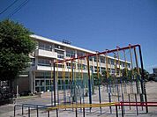 小学校「岐阜市立白山小学校まで518m」