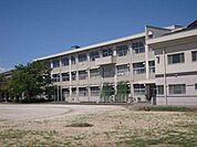 中学校「岐阜市立梅林中学校まで1587m」