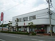 銀行「十六銀行まで10m」