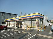 コンビニ「ミニストップまで910m」