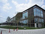 図書館「岐阜市立中央図書館まで360m」