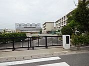 幼稚園、保育園「静里幼稚園まで890m」