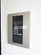 オートロック付きマンションです。