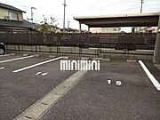 停めやすい駐車場ですね。