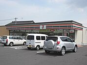 コンビニ「セブンイレブンまで1300m」