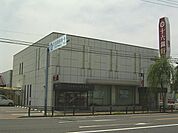 銀行「十六銀行まで200m」