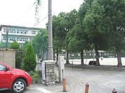 幼稚園、保育園「興文幼稚園まで930m」