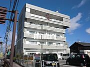大垣駅徒歩8分の立地です。