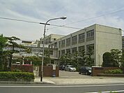中学校「大垣市立東中学校まで943m」