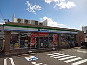 コンビニ「ファミリーマート築捨町2丁目店まで620m」