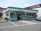 コンビニ「ファミリーマートまで380m」