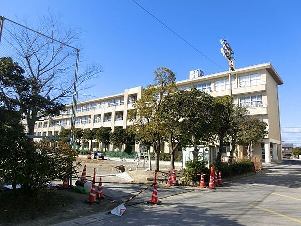 画像25:中学校「大垣市立北中学校まで1966m」