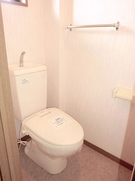 画像12:清潔感漂うトイレ。