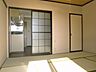 その他：南向きのあたたかな光差し込むお部屋。