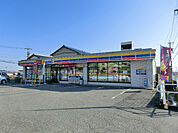 コンビニ「ミニストップ草道島店まで586m」