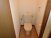 同型の部屋の写真を使用しております。