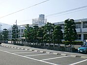 病院「新生病院まで1400m」