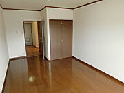 同型の部屋の写真を使用しております。