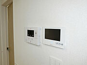 同型の部屋の写真を使用しております。