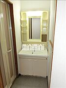 忙しい朝に嬉しい洗髪洗面化粧台。