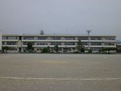 小学校「組合立養基小学校まで267m」