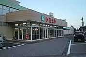 スーパー「トミダヤ垂井店まで975m」