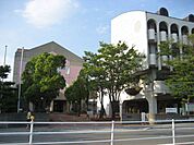 大学「大垣女子短期大学まで853m」