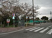 公園「川島スポーツ公園まで1500m」