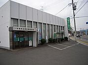 銀行「大垣共立銀行まで1200m」