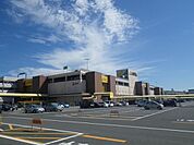 コンビニ「アピタ各務原店まで750m」