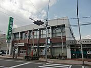 銀行「大垣共立銀行まで950m」