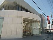 銀行「十六銀行各務原支店まで380m」